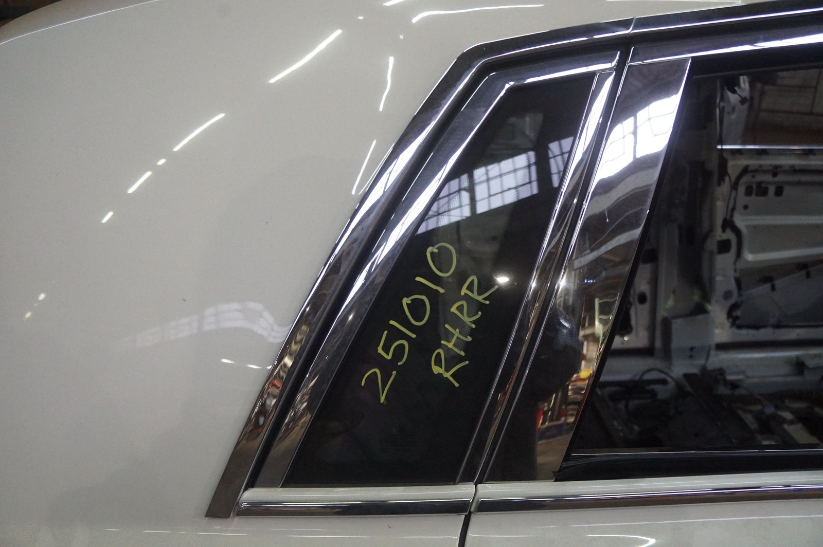 Rear Right Side Quarter Panel Glass OEM 51367046763 Rolls Royce Phantom Vii 2006