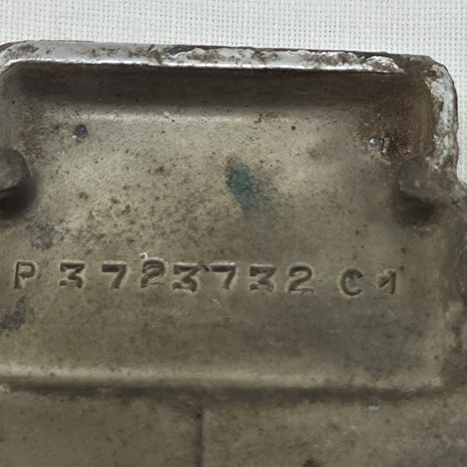 Chevrolet Truck 1955, 1956 V8 emblema guardabarros P3723732C1 Foto 3 de 4