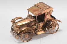 Q31P21- Stary miedziany zegar zabawkowy w kształcie zabytkowego samochodu 