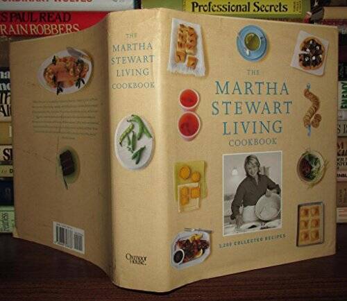 The Martha Stewart Living cookbook - Hardcover - GOOD