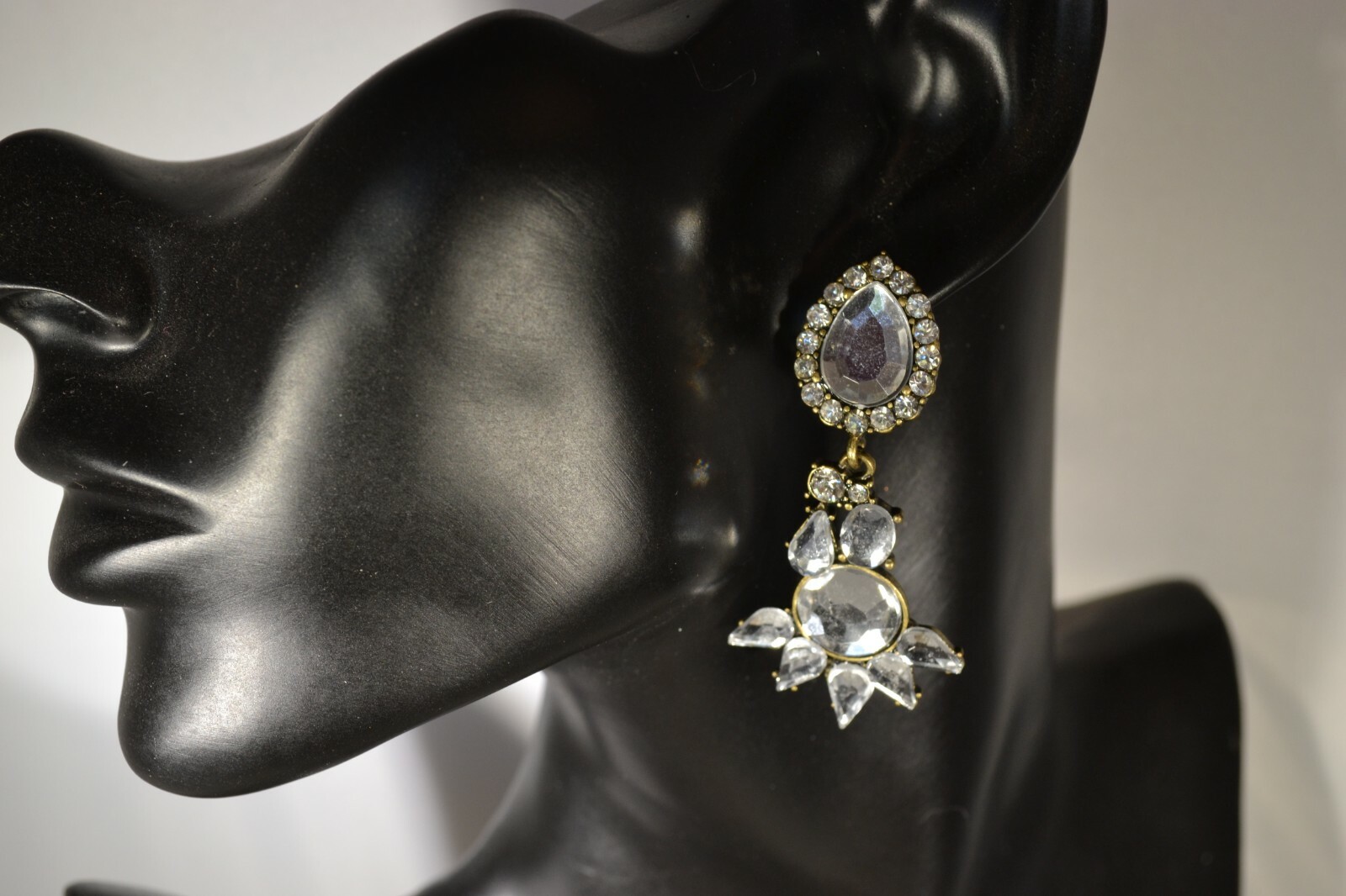 SALE REDUCED TO CLEAR ONLY £2.99 Diamante Glittery Crystal Drop Earrings