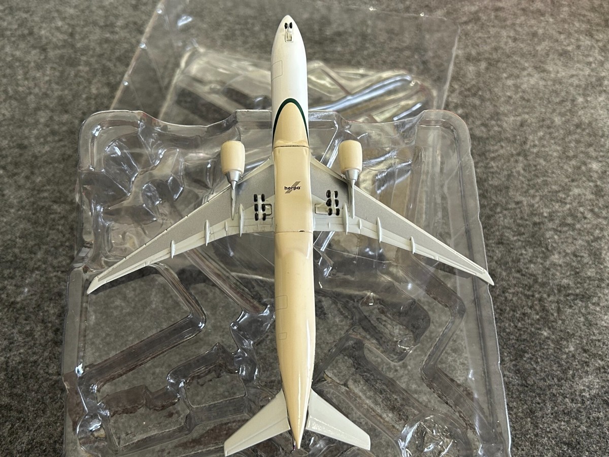 パキスタン　B777-300ER herpa 1/500 ターキッシュエアラインズ B777-300ER herpa 1/500 - メルカリ