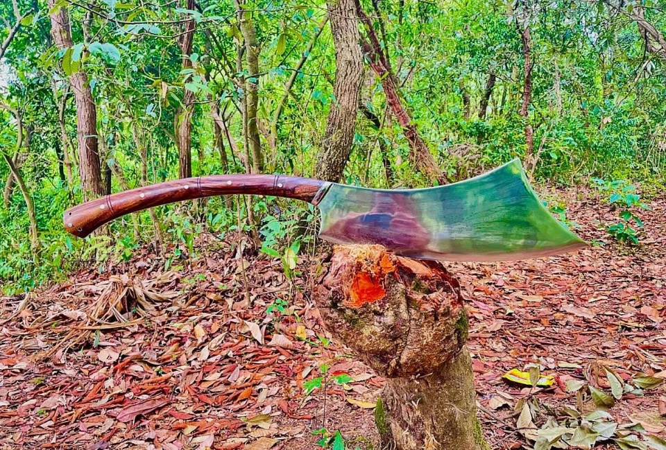 Villagers Viking Axe | 15"Handmade 5160 Carbon Steel Blade | Hunting Camping Axe - Image 4 of 4