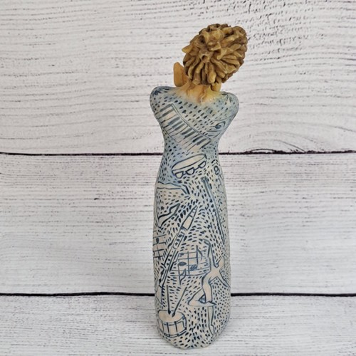 Willow Tree Music Speaks Woman Figurine Musical Notes Blue Dress 2022 Lordi - Picture 7 of 9