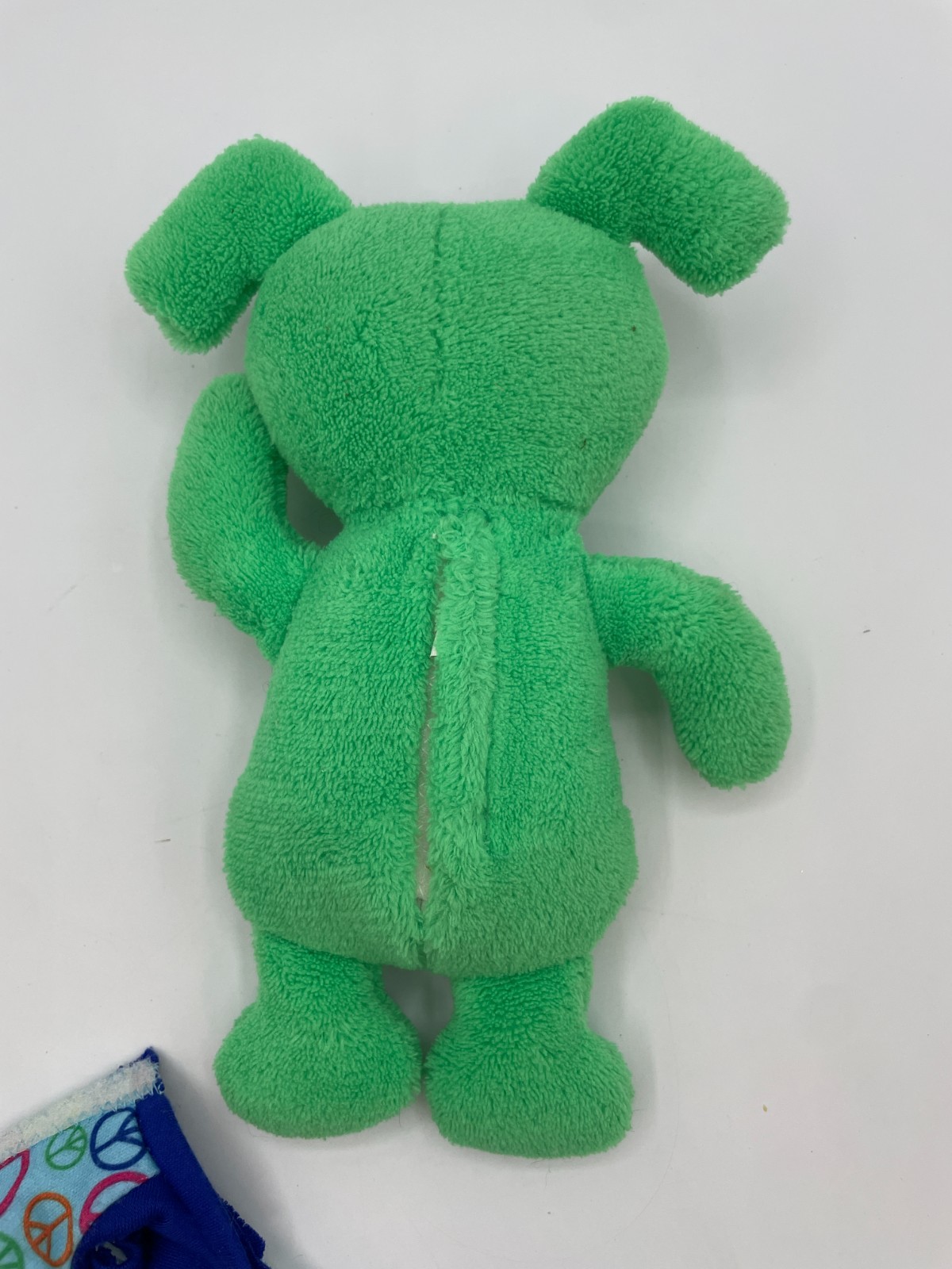 Fisher Price Sing-a-ma-jigs Blue Lime Green Peace Shirt 9" 2010 Mattel VIDEO!