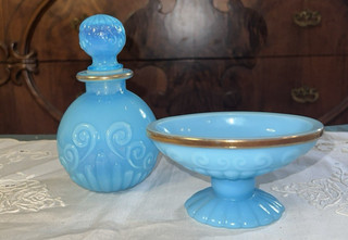 Vtg Avon Bristol Blue w/Gold Trim 2 pc Soap Dish & Perfume Bottle Bathroom Set