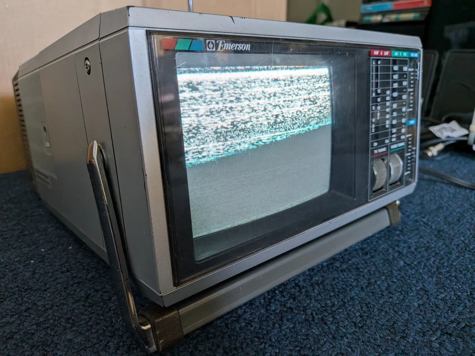 Emerson PC5 Portátil 6" Color TV Televisión Receptor AM/FM/Con Convertidor Digital Foto 4 de 4