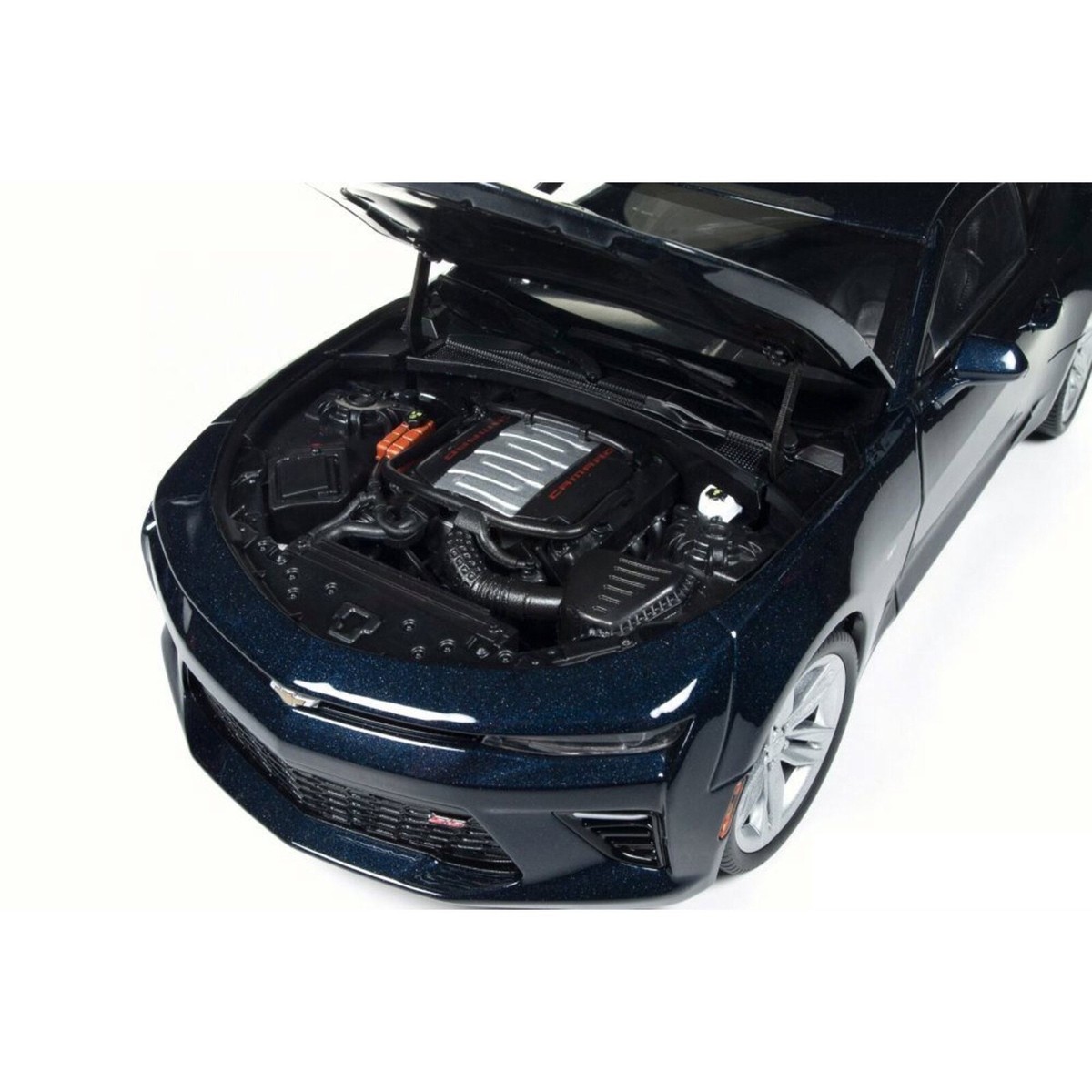 AutoWorld 1/18 2016 Chevrolet Camaro SS-50th Anniversary