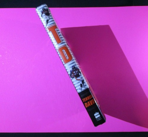 Signed - TD: Dreams in Motion by Terrell Davis & Adam Schefter Denver Broncos HC - Picture 8 of 8