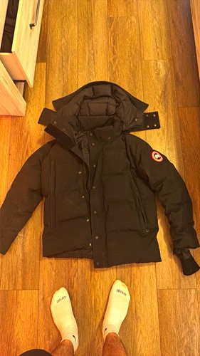 Canada Goose Wyndham Black Hooded Down Puffer Jacket Fusion Fit Men’s Size S video thumbnail