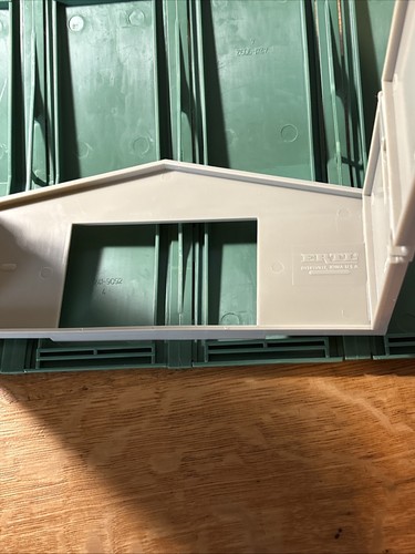 Vintage Ertl Green and Gray Machine Shed. Sliding Doors and Fence. - Picture 7 of 11