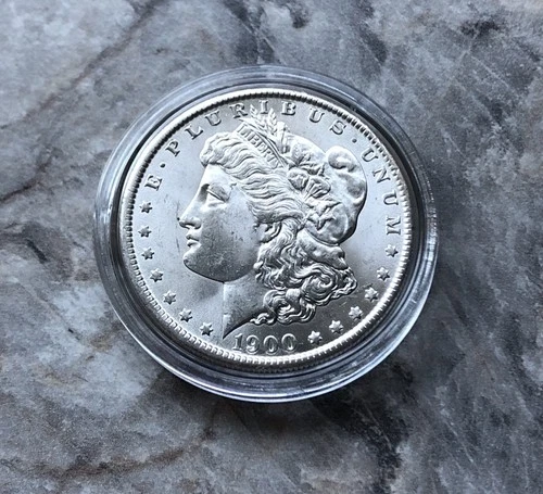 1900-O MORGAN SILVER DOLLAR IN BU CONDITION.