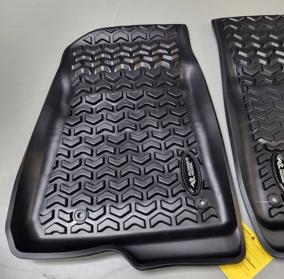 Rugged Ridge Front Floor Liner Kit Black 12987.43 for 18-20 Jeep Wrangler JL Foto 2 de 4