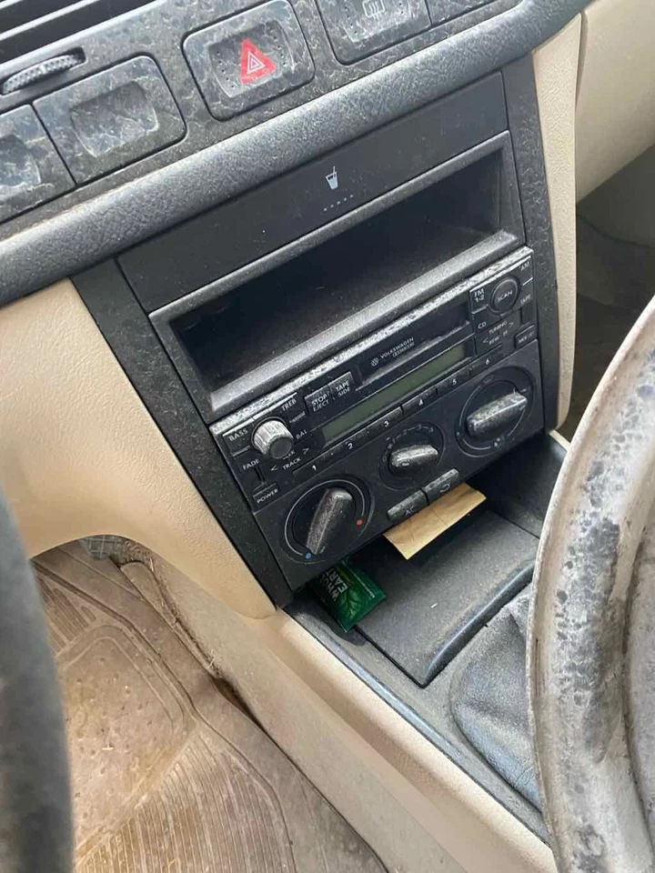 Bomba de dirección asistida usada se adapta a: Volkswagen Jetta City 2000 Canadá solo grado 2,0 Foto 2 de 4