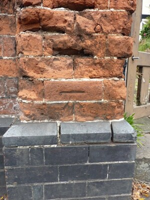 Foto 6x4 OS Benchmark - West Bromwich, 23 High Street The Surprise w c2015