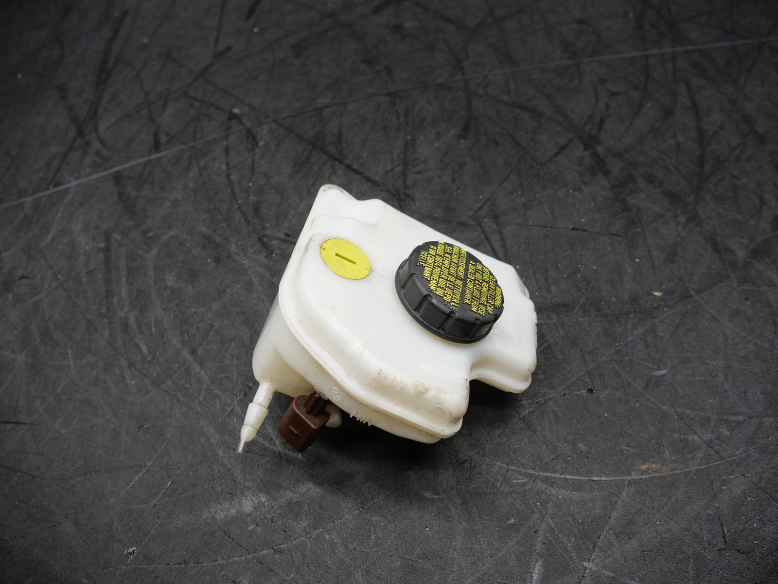 Audi R8 Plus Spyder 2017-2018 Brake fluid reservoir P/N 4S0612301