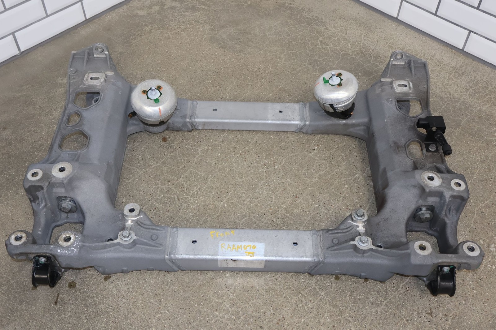 2010 Aston Martin V8 Vantage Front Bare Undercarriage Crossmember (6G33-5019-AH)