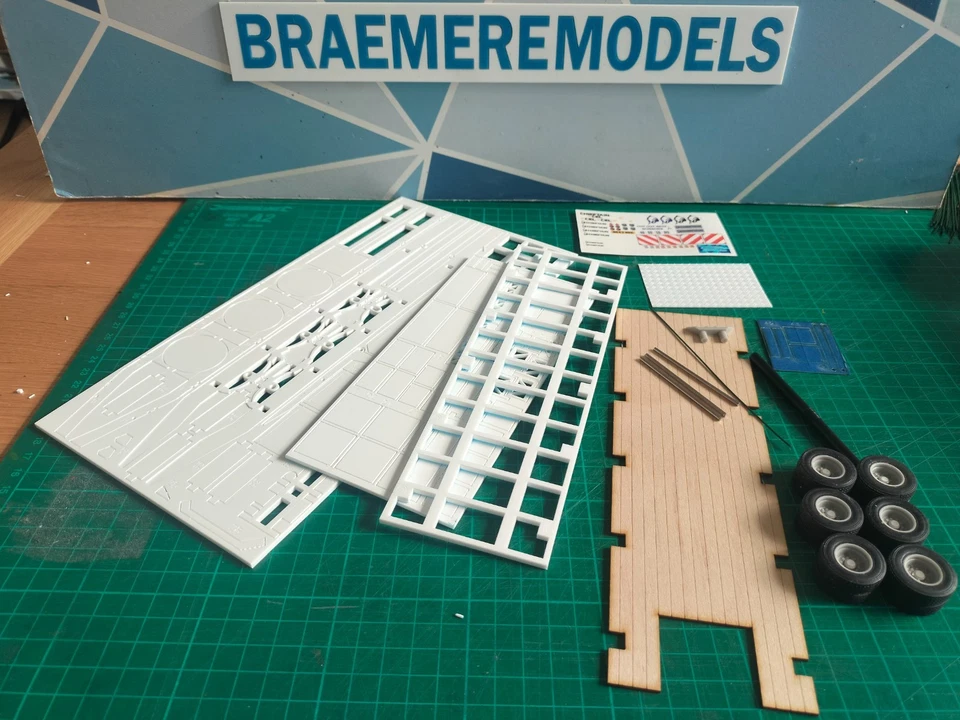 1:32 Chieftain Xcel Tri-Axle Low Loader Trailer Model Kit - Image 2 of 4