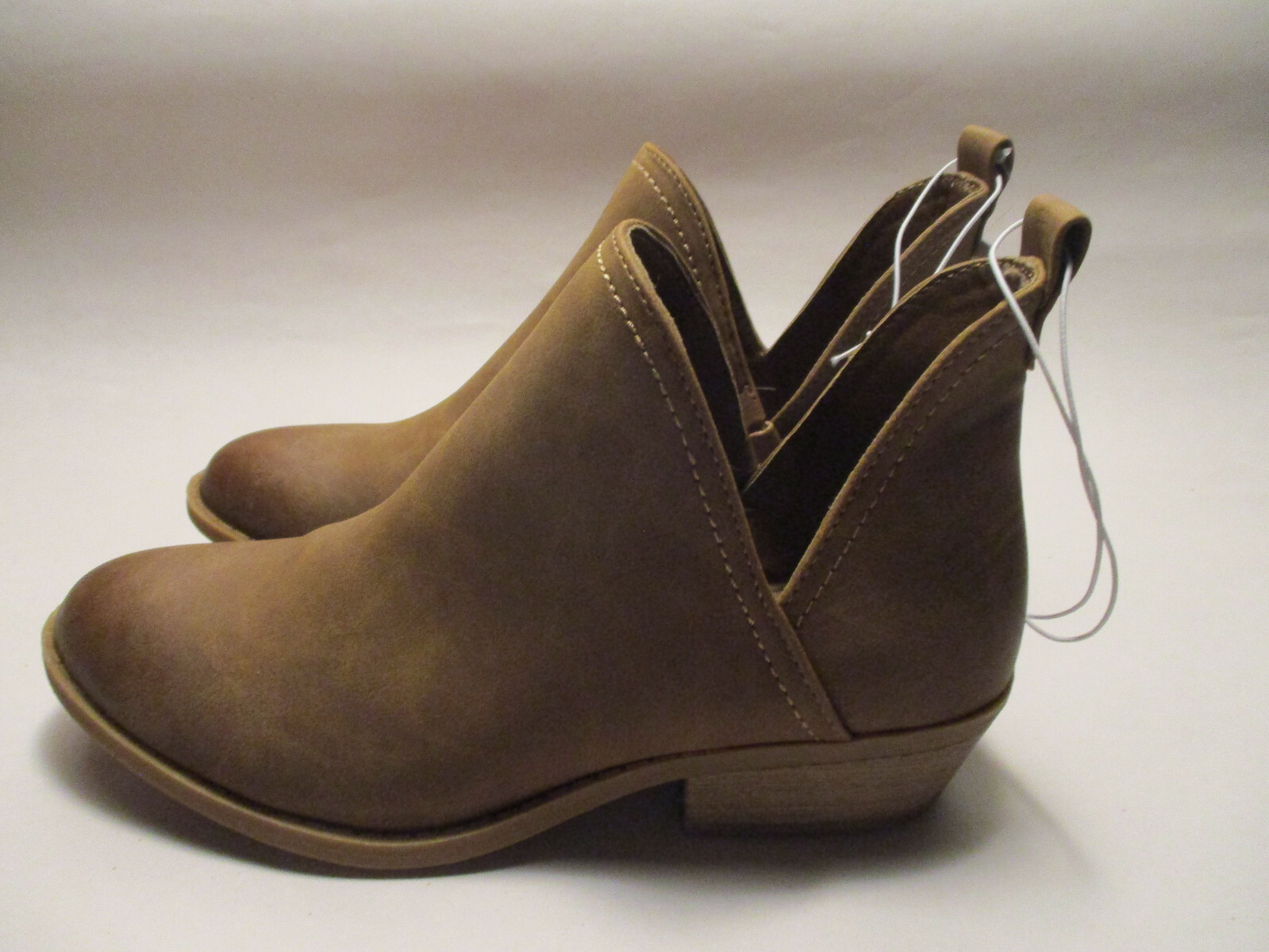 universal thread ankle boots