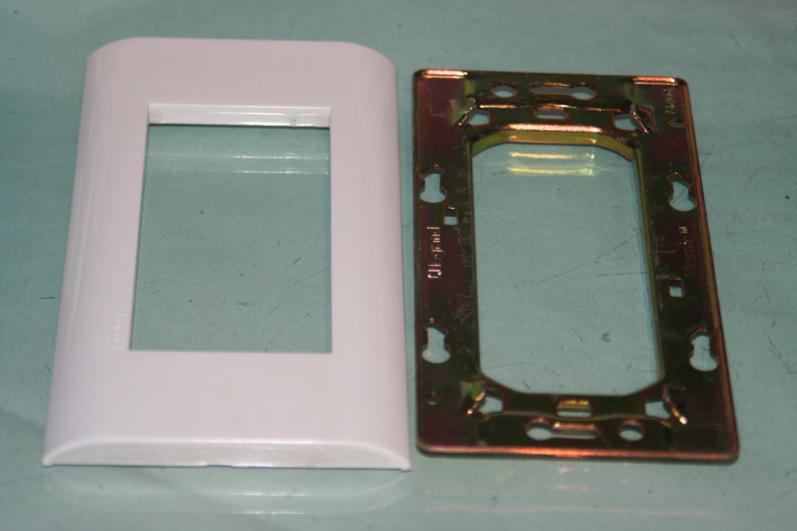 Support 1 Module Legrand ANCIEN MOSAIC 74801 - Pièce électrique Neuve, Qualité Fiable