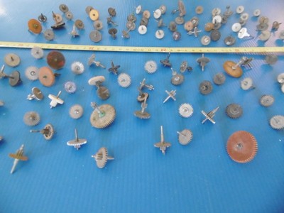 Gros Lot De Pièces Horlogerie - 120 Roues Dentées, Pignons, Engrenages - Occasion Pour Réparation/Création