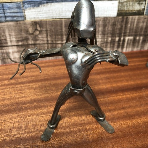 Unusual 6" Handmade Alien v Predator Figures x3 Masked Predator, Fury & Other? - Picture 4 of 12