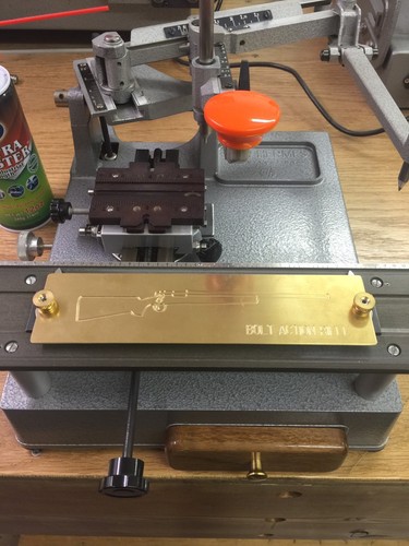 BOLT ACTION RIFLE BRASS ENGRAVING PLATE FOR NEW HERMES FONT TRAY HUNTING ETC. - Imagen 10 de 10