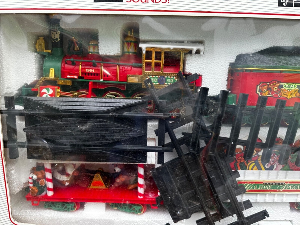 1995 Musical holiday train set 184 Bear Family Musical Train NOT