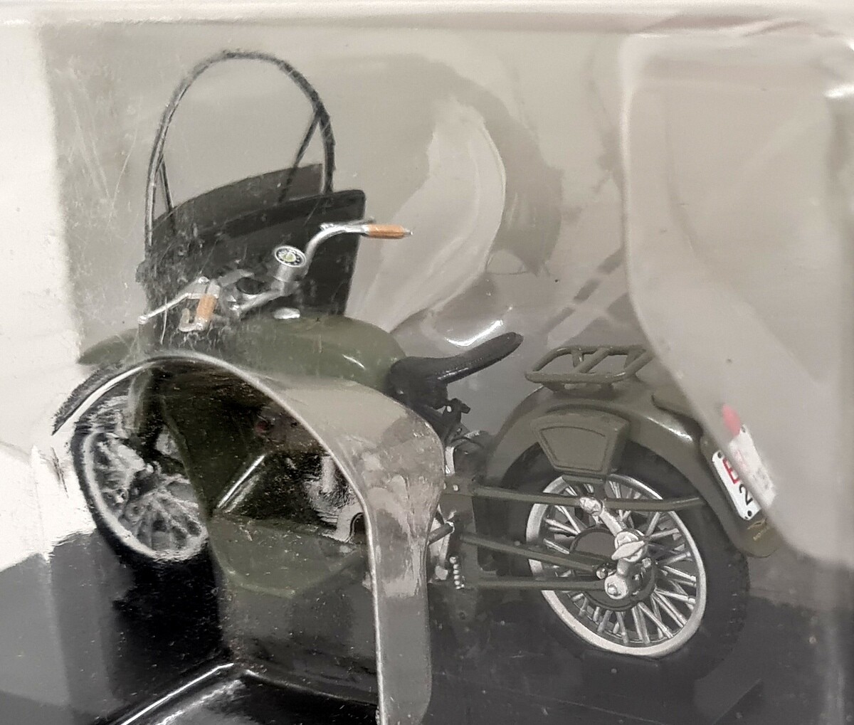 G&P 1/24 Moto Guzzi Falcone 500 1967 Carabinieri + Plinth
