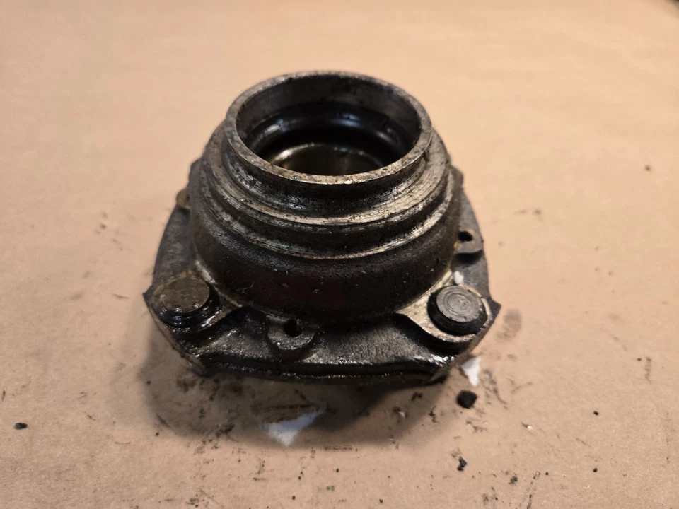 Buje de rueda de suspensión trasera original MG MGA 1500 1600 OEM Foto 2 de 4