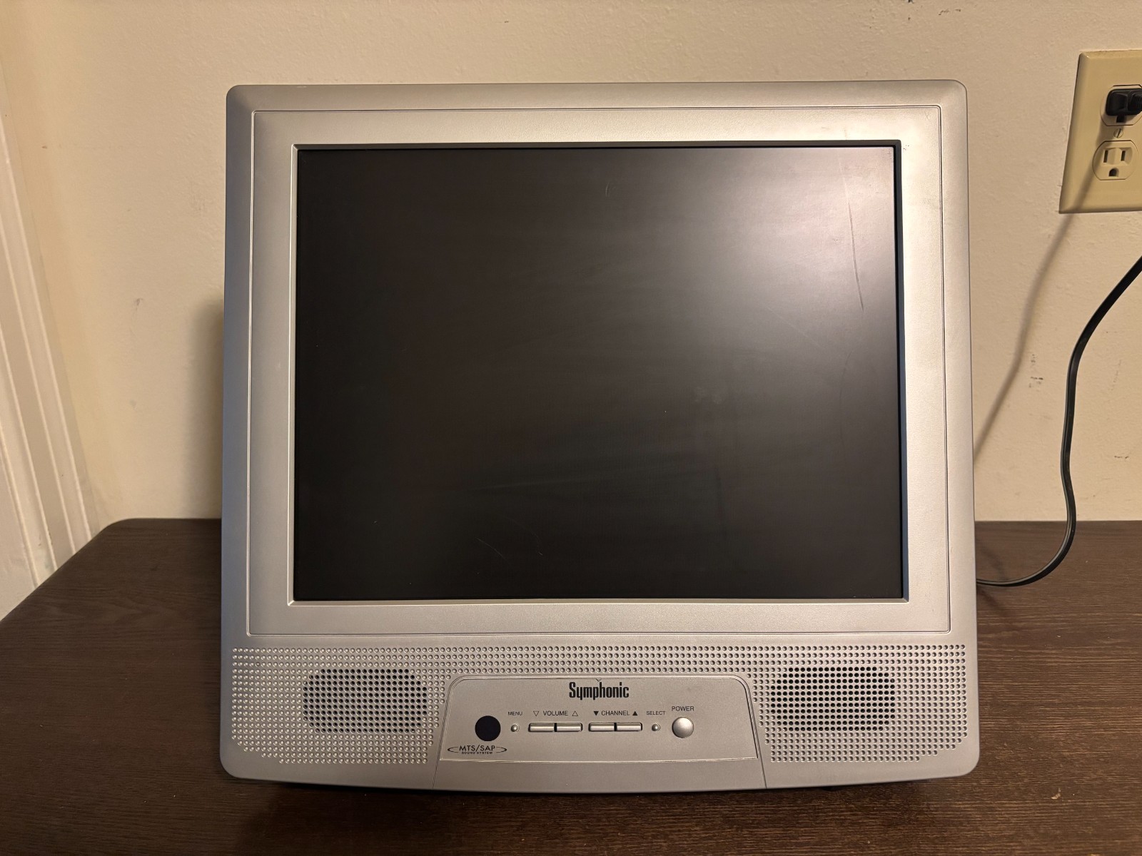 2005 Symphonic 15" LCD Color TV Monitor Model WF15L5 WORKS!!
