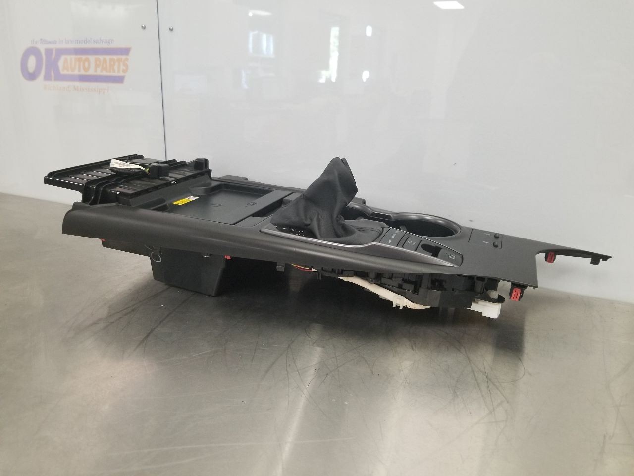 23 2023 TOYOTA CAMRY XSE FRONT CENTER FLOOR CONSOLE FINISH PANEL ONLY 