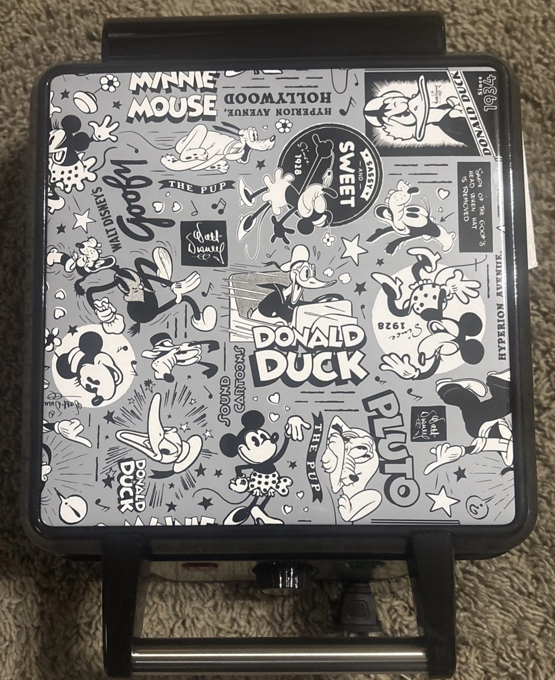 Disney 100Yrs Mickey Minnie Donald Goofy And Pluto Retro Design Waffle Maker NIB
