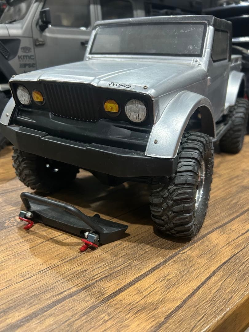 1/10 Axial Jeep Cherokee RC Car For Restoration Bonus Silver Body