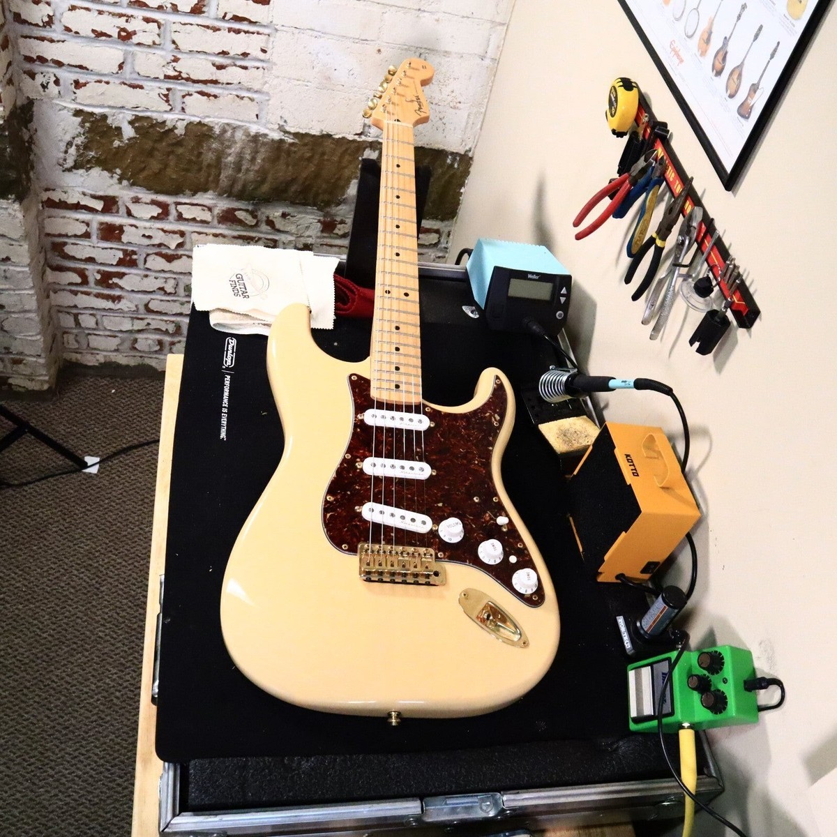 2005 Fender Mexico Deluxe Player Stratocaster Ash Honey Blonde MIM