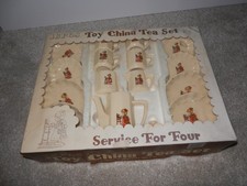 VINTAGE 16 PIECE SERVICE FOR FOUR TOY CHINA TEA SET