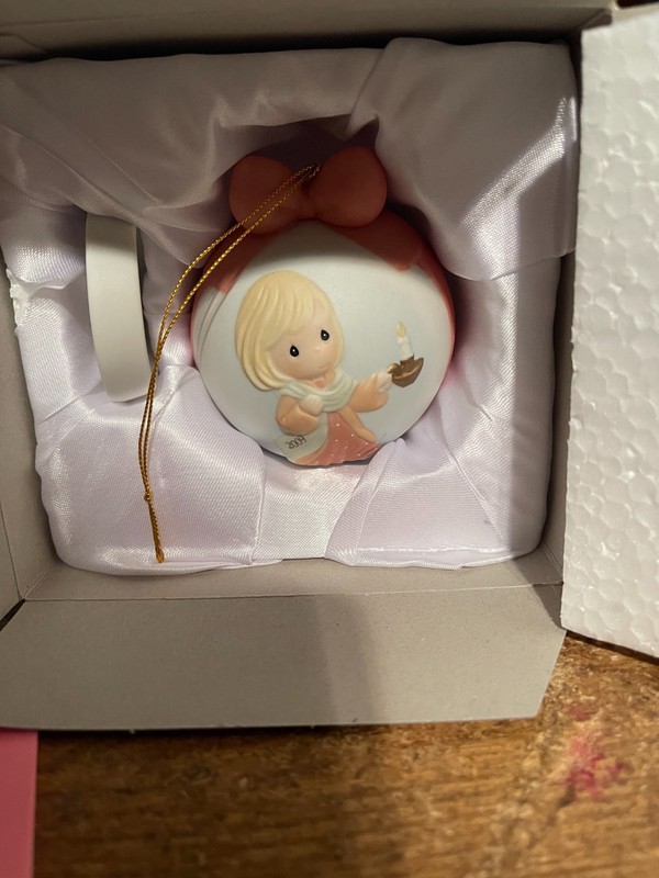 Precious Moments 2009 "May Your Faith Light The Way" Ornament, NIB, 910003