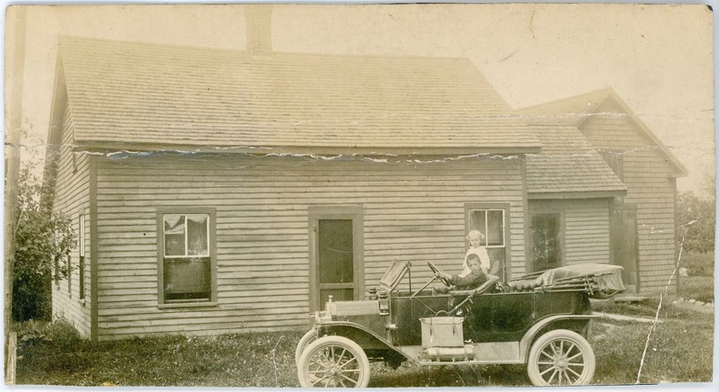 Antique Snapshot Rural House Kids in 1914 Ford Model T Touring Car w Travel Case