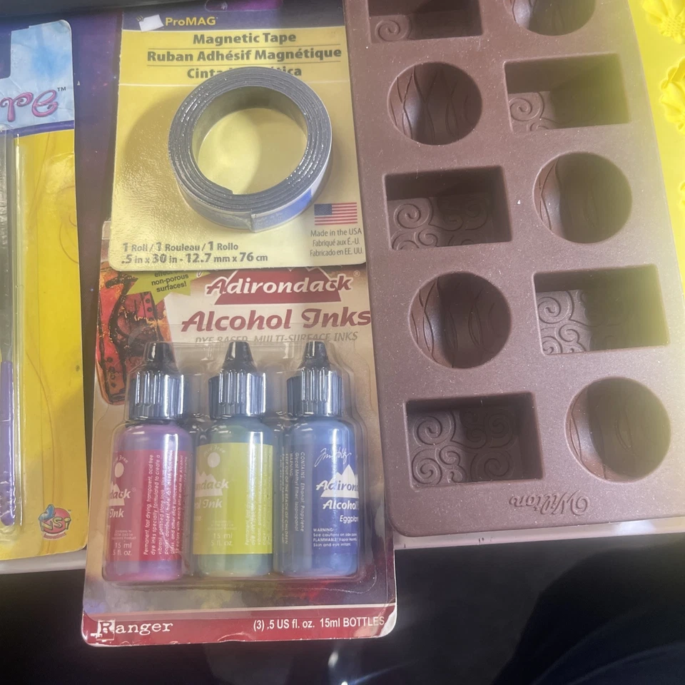 SCULPEY POLYMER CLAY ACCESORIES MOLDS TOLLS AND COLORING BAG 53 - Image 2 of 4