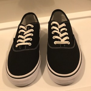 fila black canvas shoes