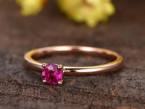 Обручальное кольцо из белого золота 14 карат с натуральным рубином круглой огранки 0,40 карата размер 7 - Изображение 4 из 4