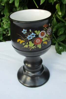 Schöner alter japanischer Otagiri-Stil Blumenmuster schwarzer Steinzeugkelch