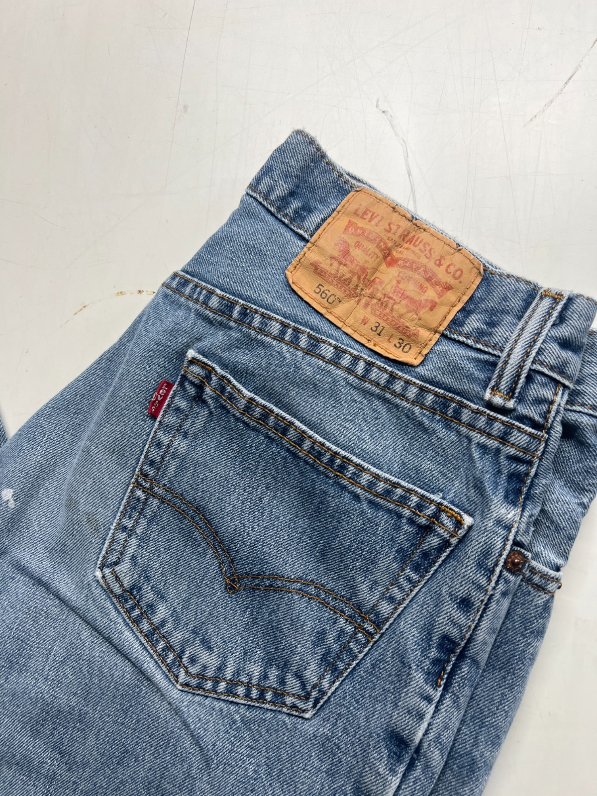 Vtg Levis 560 Comfort Fit Tapered Leg Jeans Blue Denim Lightwash Mens Sz 31x30 thumbnail 4