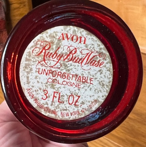 Vintage Avon Ruby Red 1970’s Bud Vase with stopper, Unforgettable - Picture 4 of 6
