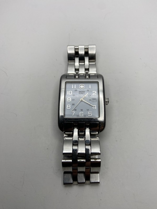 VICTORINOX Swiss Army Swiss Made 30M Water Resistant Date Window Watch