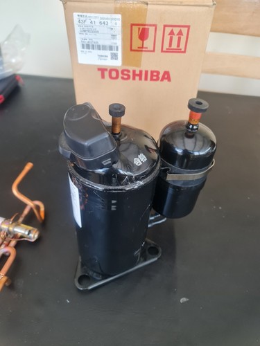 TOSHIBA 43F41643 Compressor DA111A1FD-21F AC Unit - Picture 7 of 14
