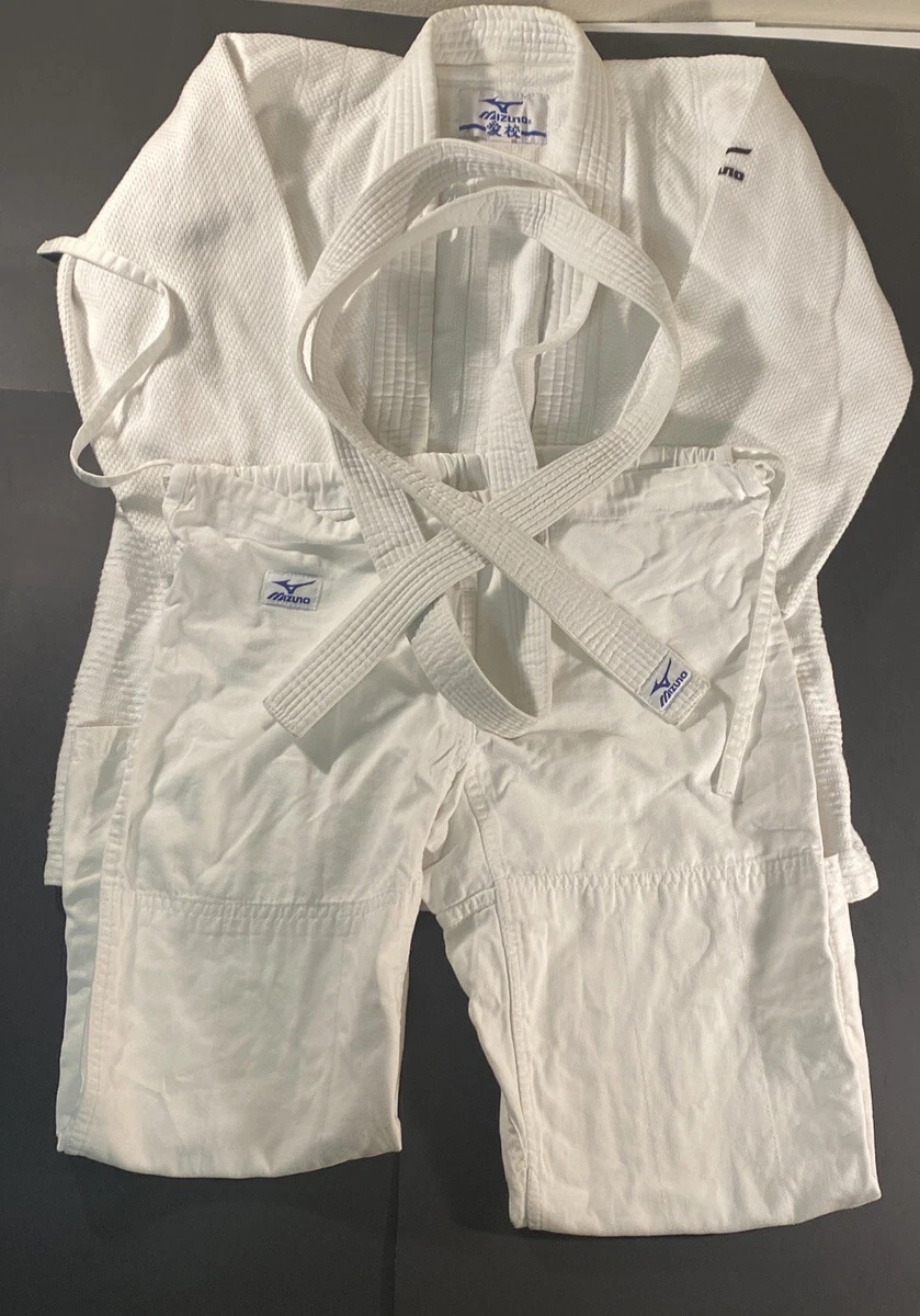 Mizuno best sale karate uniform