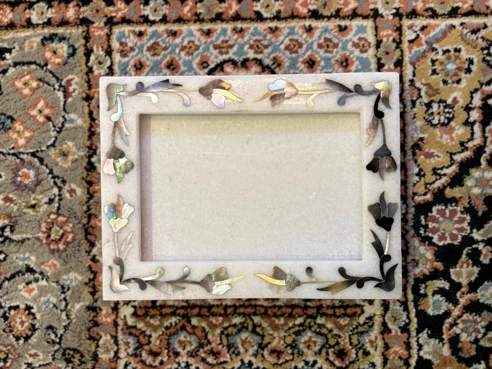 Marco de fotos artesanal de mármol blanco con incrustación floral de concha de Paua arte decorativo Foto 2 de 4