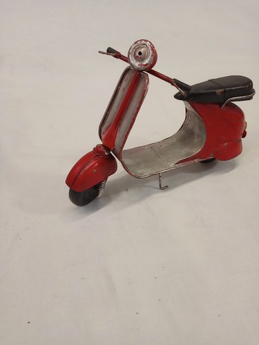 Tin Plate Replica Scooter Red Free Standing 21x15x6cm Approx - Picture 4 of 18