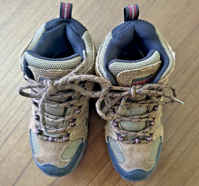 RedHead Boys Size 2 Waterproof Hiking Boots Suede Outdoor Trail Shoes